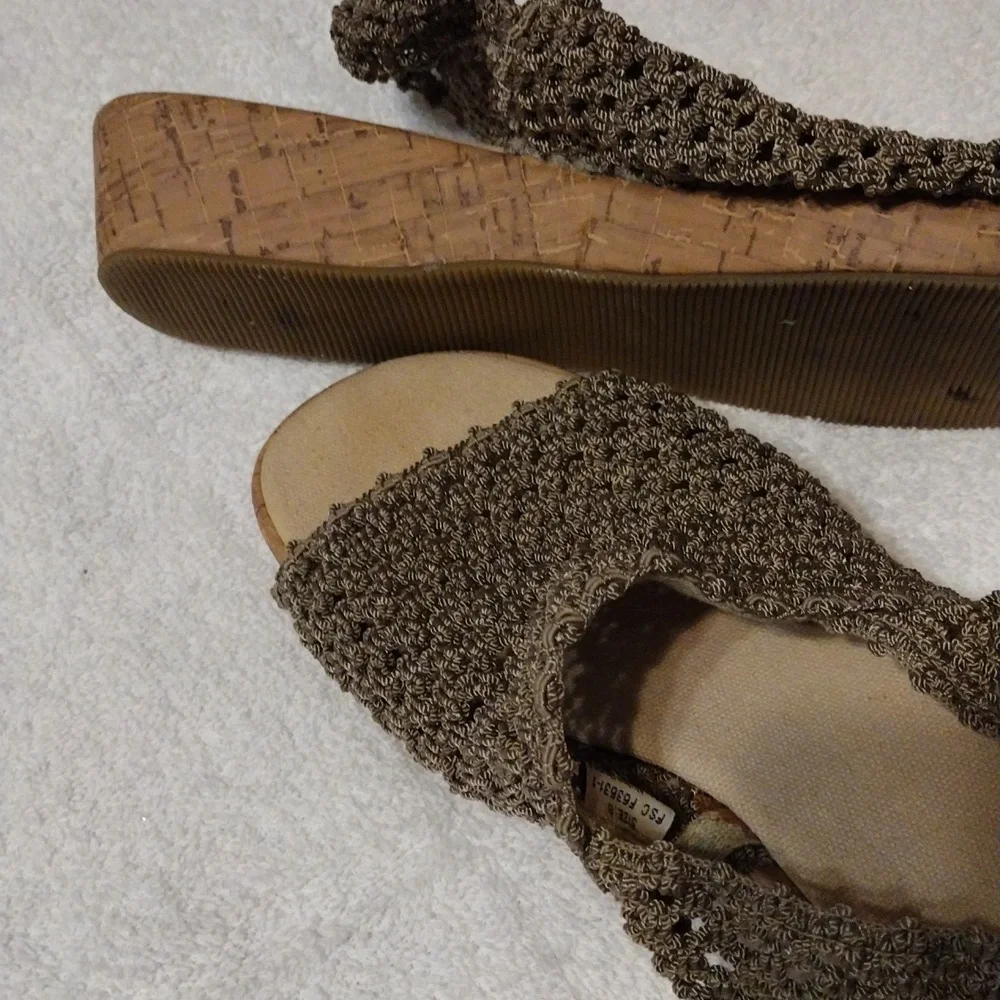 Vintage, Avon Women's crocheted slingback sandals in Brown. - Picture 8 of 8